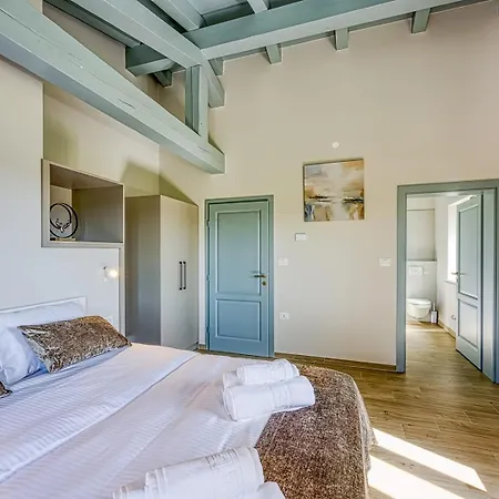 Stara Hiza * Novaki Pazinski