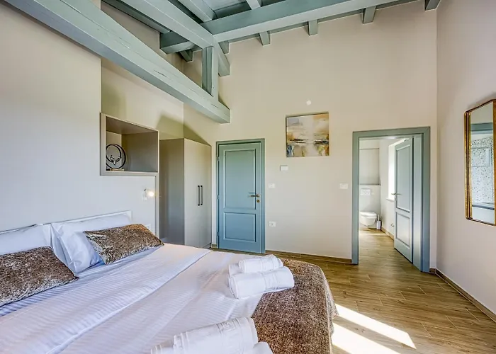 Stara Hiza * Novaki Pazinski