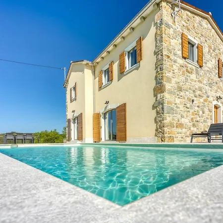 Stara Hiza * Novaki Pazinski