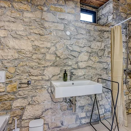 Stara Hiza فيلة Novaki Pazinski